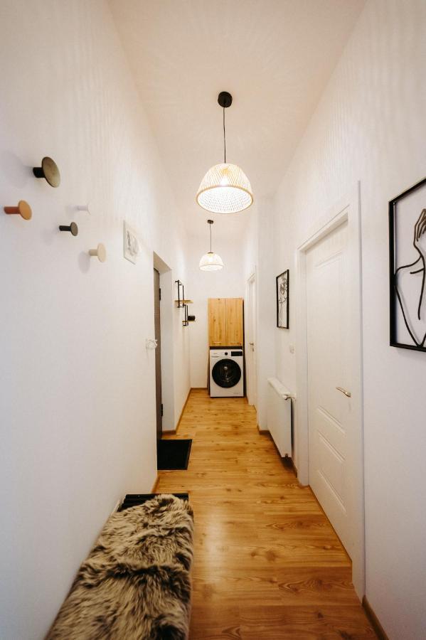 Modern Loft One Lejlighed Suceava Eksteriør billede